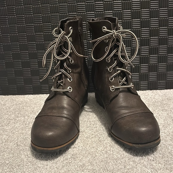 Unionbay Wedge boots, size 8. - Picture 3 of 10